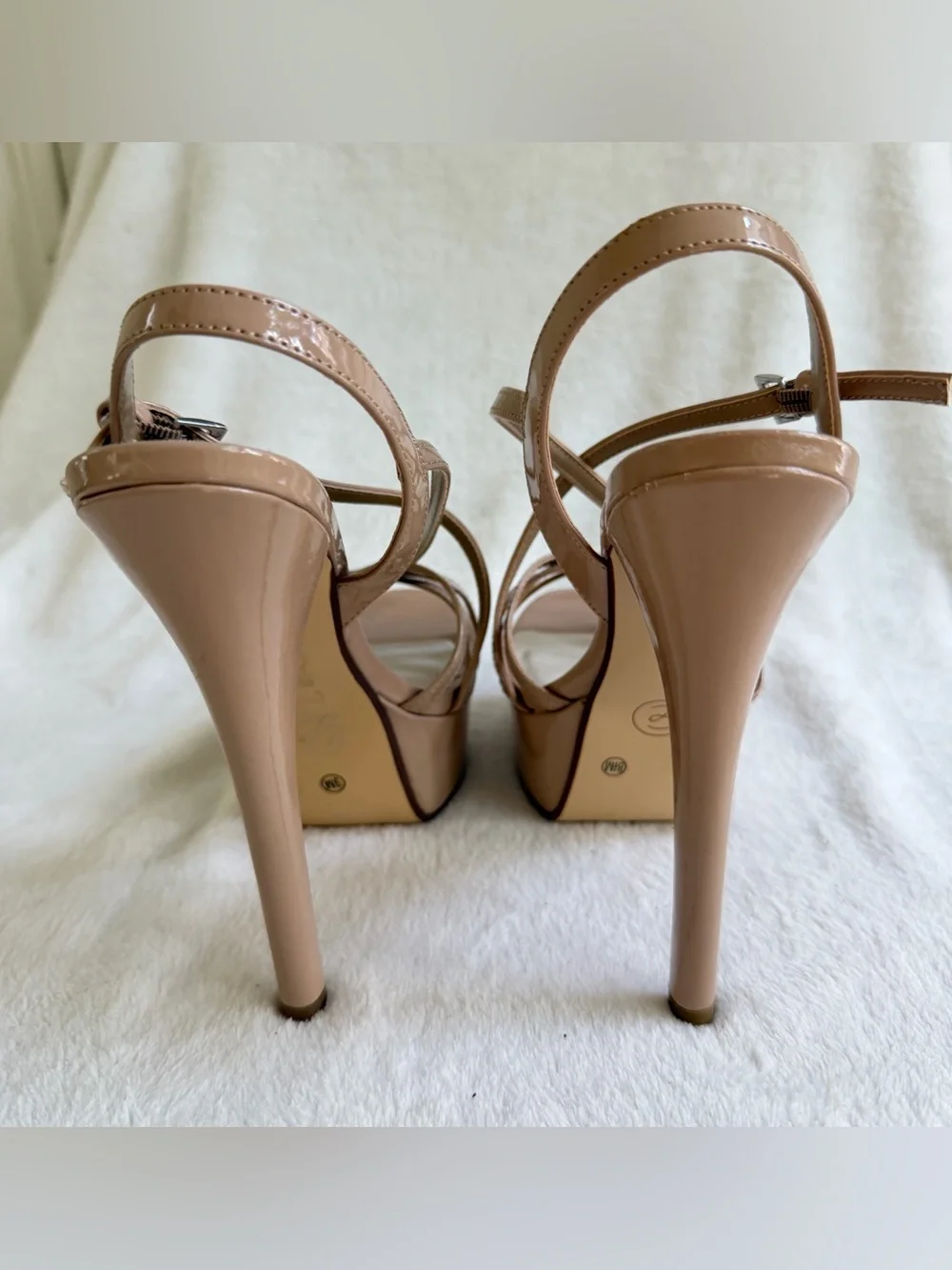 MISS-MATCHED SIZES! Chinese Laundry Teaser 2 Patent Leather Nude Sizes 9L - 8.5R